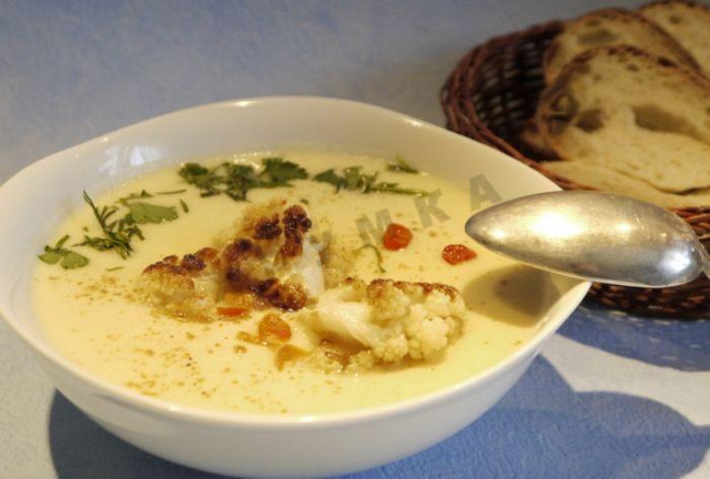 Сырный суп с цветной капустой и сливками