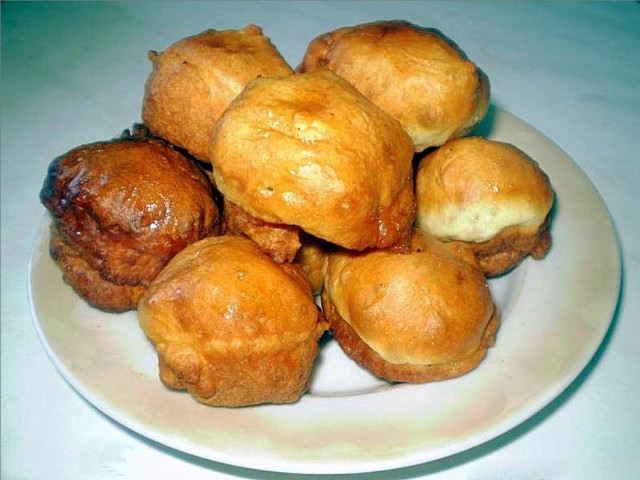 Пончики на кефире с медом батумские