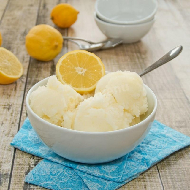 Мороженое на простокваше и лимонах
