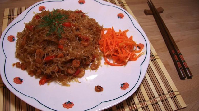 Салат из рисовой лапши с креветками