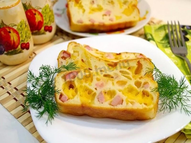 Заливной пирог с сыром и колбасой на кефире