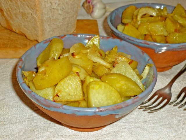 Картофель запеченный с луком в духовке