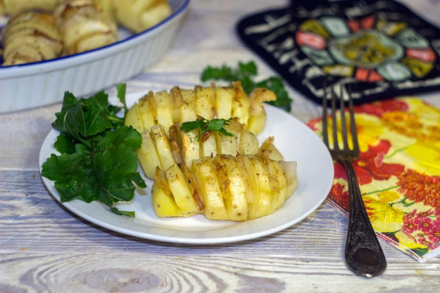 Картошка гармошка с салом в духовке