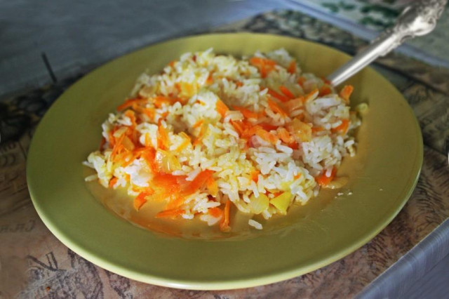Рис с морковью, чесноком и луком