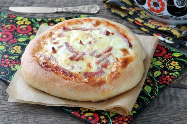 Пицца из хлебного теста