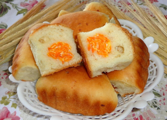 Пирожки с морковкой из дрожжевого теста на кефире