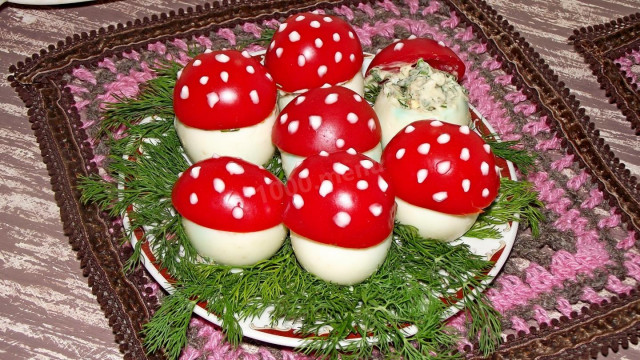Грибочки из яиц и помидоров на новогоднее застолье