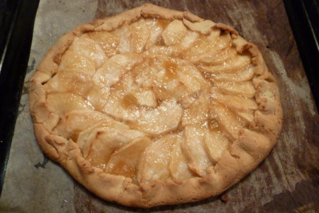 Французский пирог с яблоками абрикосовым джемом