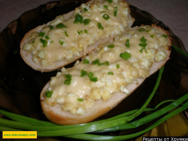 Бутерброды с маслом сыром и яйцом
