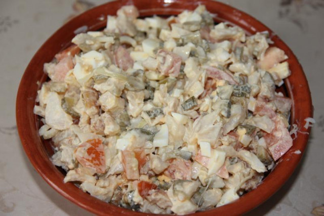 Рыбный салат с копченой треской