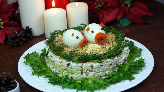 Салат Нежность с курицей яйцами огурцами