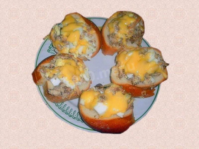 Бутерброды с сайрой рыбой консервированной, яйцом и сыром