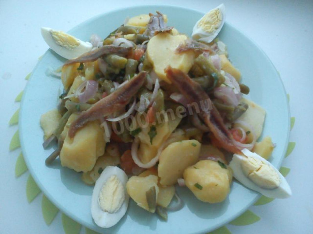 Картофельно-фасолевый салат с анчоусами