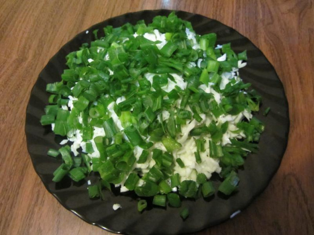 Луковый салат с яйцами