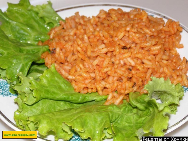 Рис с томатной пастой, чесноком и базиликом на гарнир