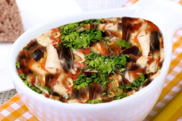 томатный суп с морепродуктами мидии, креветки, кальмары