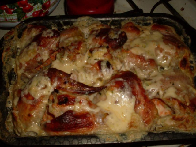 картошка с куриными крылышками и сыром в духовке