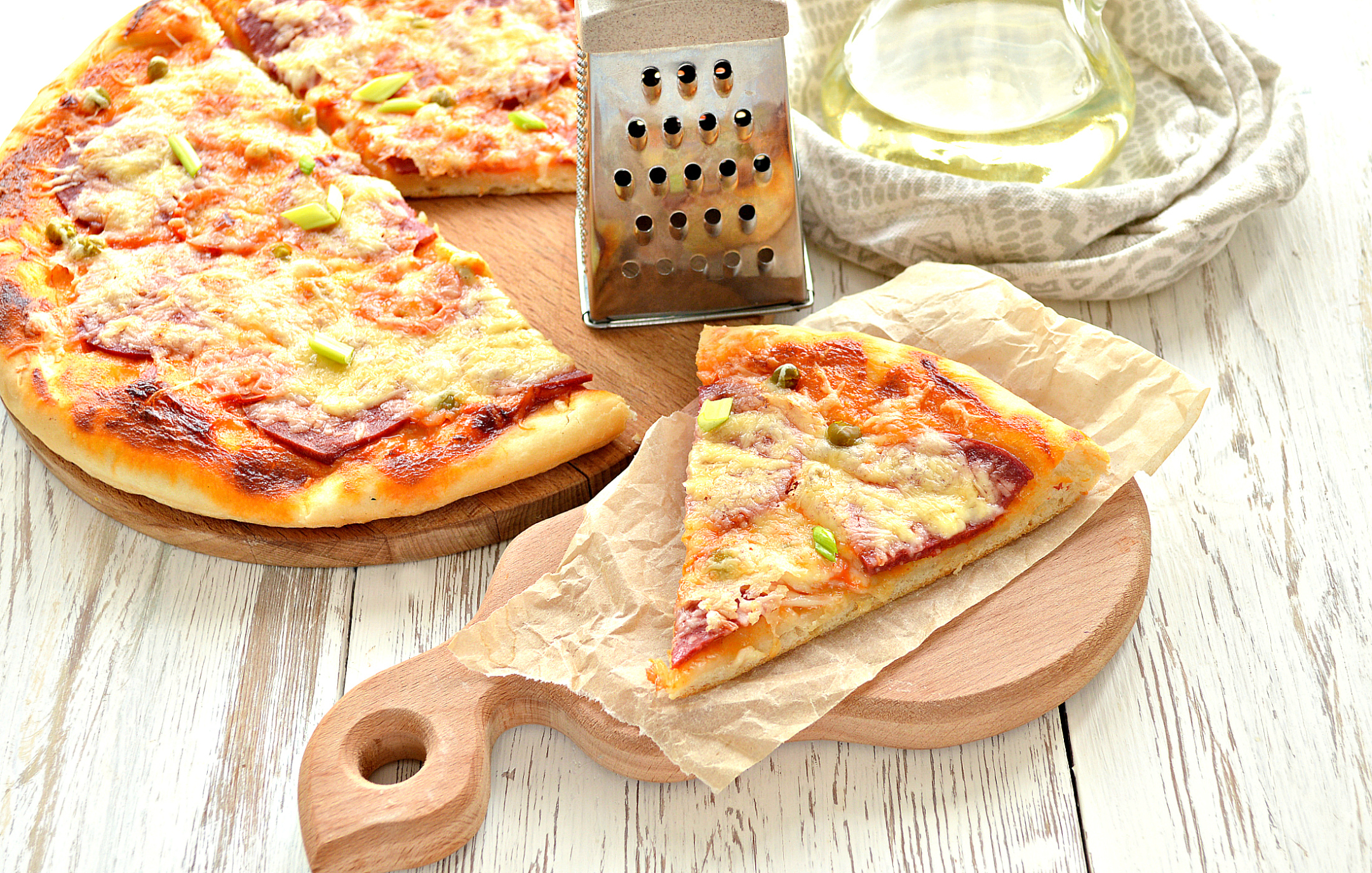 рецепт домашней пиццы в духовке без дрожжей с колбасой и сыром фото 100