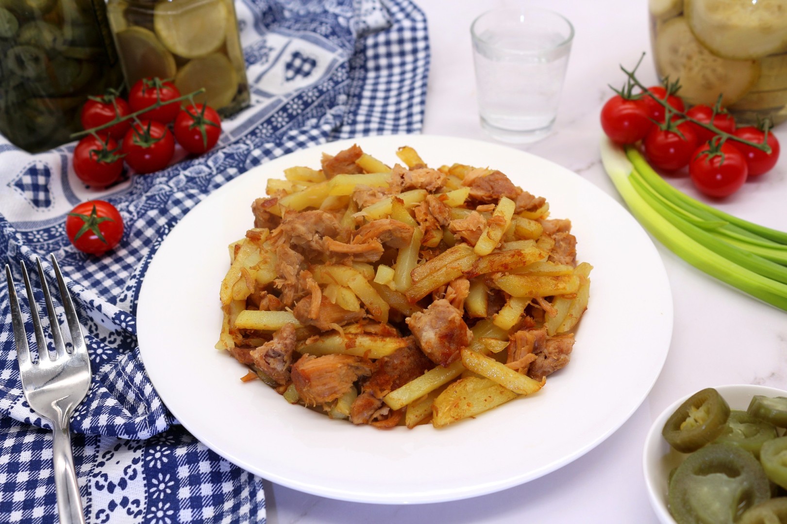 Рецепт картошка с тушенкой на сковороде рецепт с фото пошагово