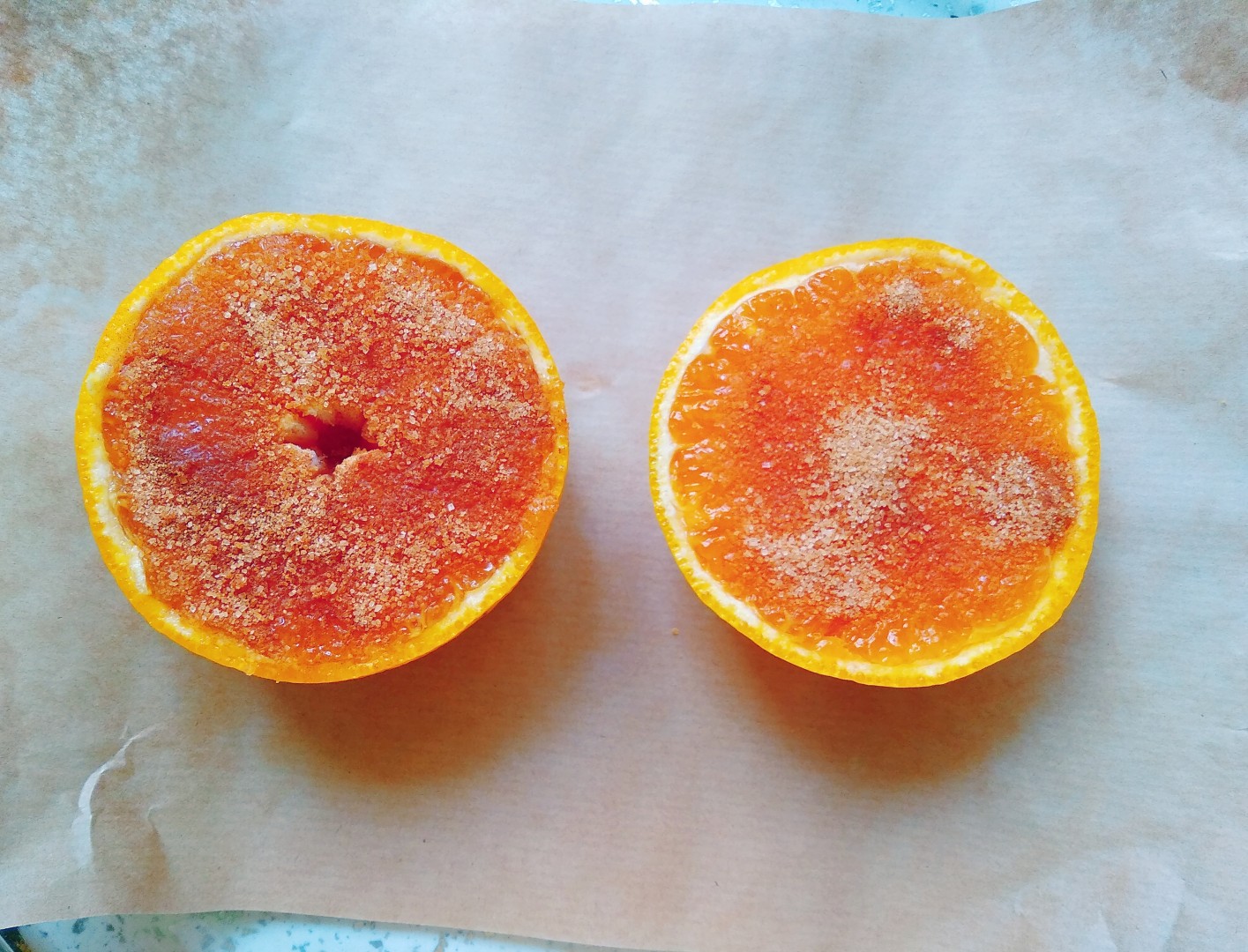 Запеченный апельсин. Апельсины запеченные в духовке. Печеный апельсин. Апельсины запеченные в духовке горячий десерт. Печеные апельсины