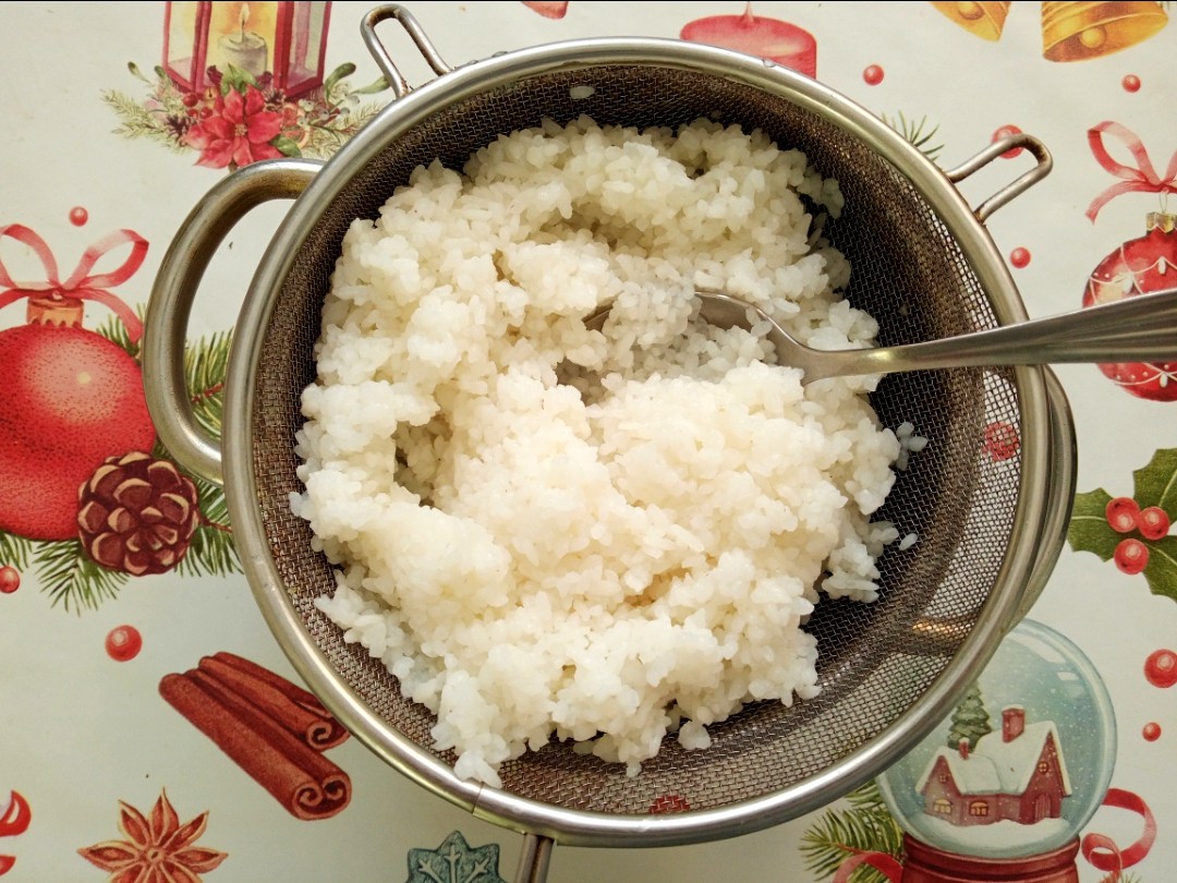 Каша рисовая на воде рассыпчатая в кастрюле. Рис отварной рассыпчатый. Рис вареный фото. Вареный рис с водой. Варёный рис с чаем.
