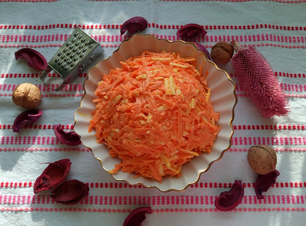 Салат рыжик рецепт. Салат Рыжик. Салат Рыжик с морковью и сыром. Салат Рыжик с морковью крабовыми палочками. Салат Рыжик с морковью на зиму.