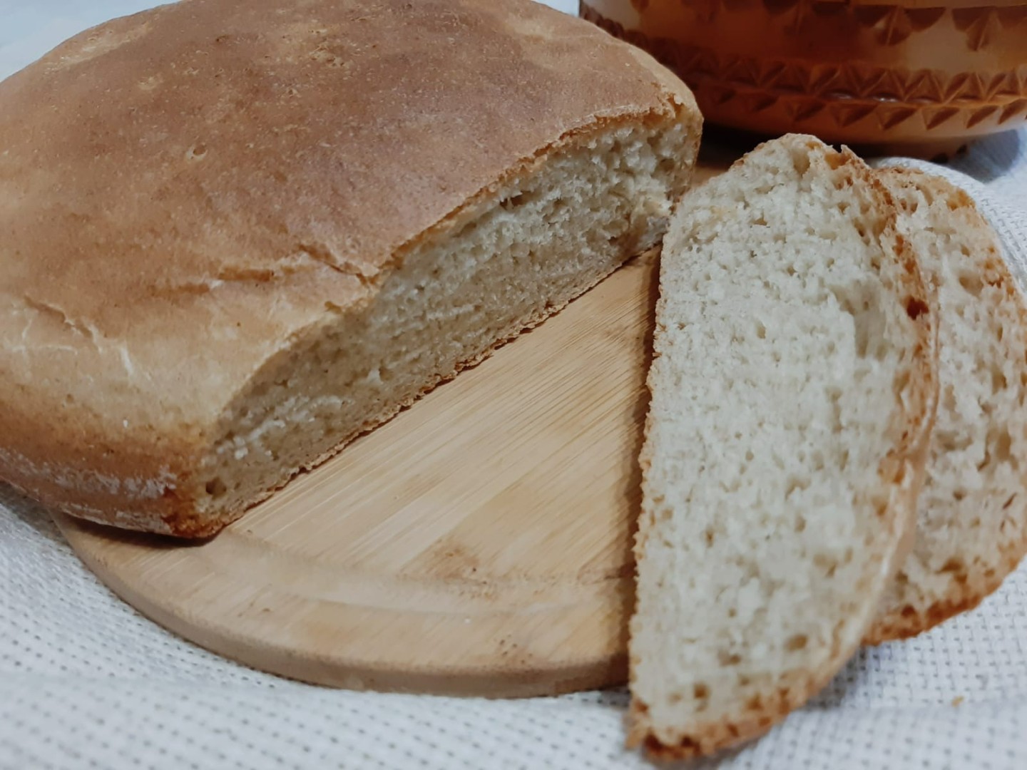 Чиабатта в хлебопечке. Бездрожжевой хлеб в домашних условиях в хлебопечке. Чиабатта лен. Чиабатта это цельнозерновой. Хлеб цельнозерновой рецепт в духовке на дрожжах