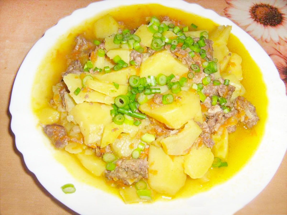 Картошка с тушенкой в кастрюле рецепт с фото