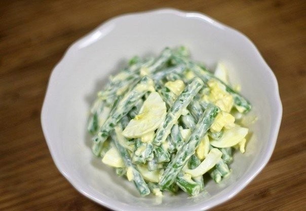 Рецепт теплого салата из стручковой фасоли с яйцом вкусное и полезное блюдо