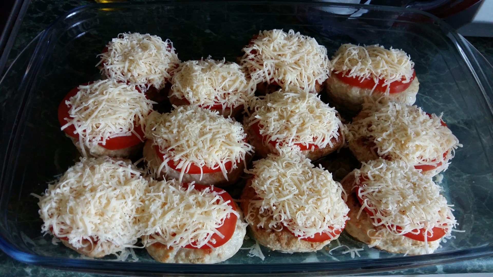 Котлеты под шубой в духовке с помидорами и сыром