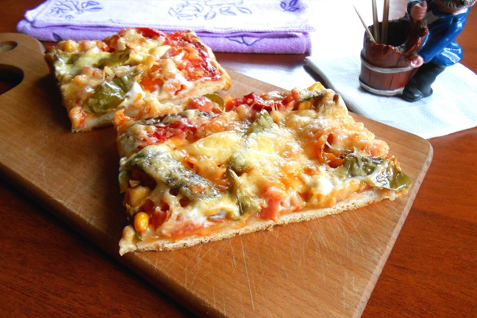 рецепт домашней пиццы в духовке с колбасой и сыром без дрожжей пошаговый фото 114