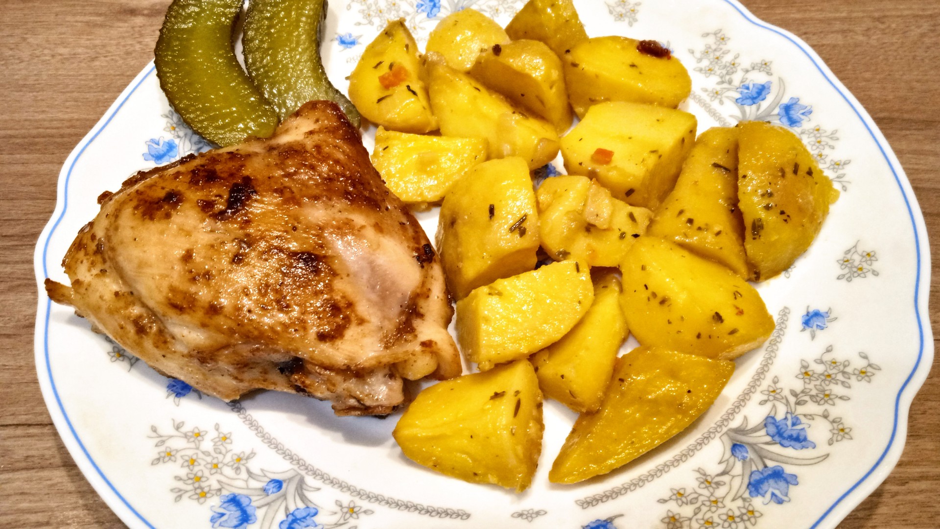 Как приготовить сочную голень курицы на сковороде: лучший рецепт
