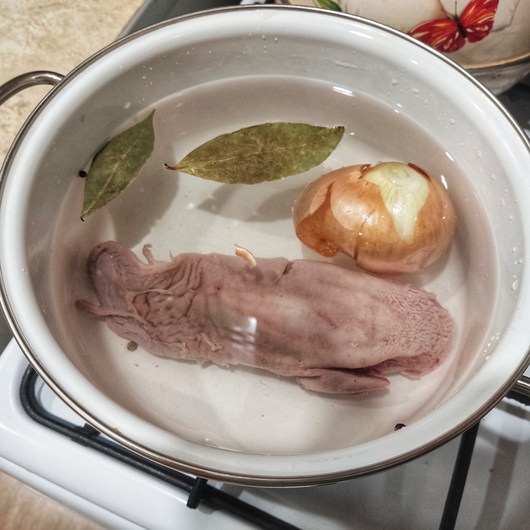 Как вкусно приготовить свиной язык отварной: простой и вкусный рецепт с пошаговой инструкцией