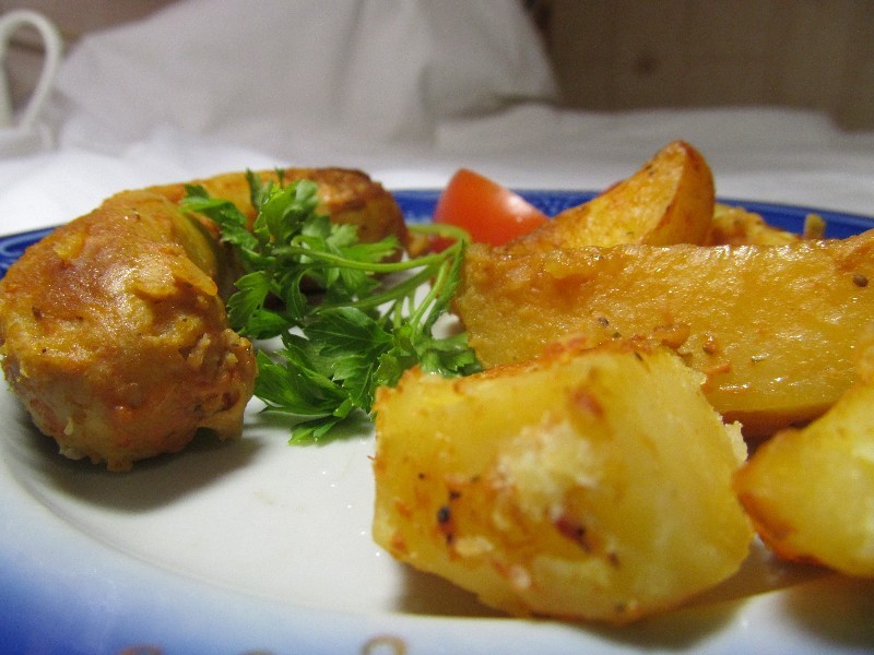 Купаты в духовке с картошкой: пошаговый рецепт приготовления