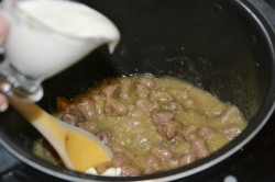 куриные сердечки в сметане с луком в мультиварке рецепт тушеные. serdechki v smetane s mukoi i lukom v multivarke 1609130949 11 min. куриные сердечки в сметане с луком в мультиварке рецепт тушеные фото. куриные сердечки в сметане с луком в мультиварке рецепт тушеные-serdechki v smetane s mukoi i lukom v multivarke 1609130949 11 min. картинка куриные сердечки в сметане с луком в мультиварке рецепт тушеные. картинка serdechki v smetane s mukoi i lukom v multivarke 1609130949 11 min. Одним из самых вкусных субпродуктов, которые принято готовить в нашей стране, являются куриные сердечки. Они относятся к первой категории, поэтому являются весьма качественным и полезным продуктом питания. Куриные сердца богаты незаменимыми аминокислотами, калием, кальцием, магнием, железом, витаминами группы В и фосфором.
