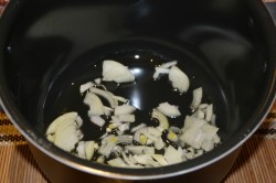куриные сердечки в сметане с луком в мультиварке рецепт тушеные. serdechki v smetane s mukoi i lukom v multivarke 1609130949 4 min. куриные сердечки в сметане с луком в мультиварке рецепт тушеные фото. куриные сердечки в сметане с луком в мультиварке рецепт тушеные-serdechki v smetane s mukoi i lukom v multivarke 1609130949 4 min. картинка куриные сердечки в сметане с луком в мультиварке рецепт тушеные. картинка serdechki v smetane s mukoi i lukom v multivarke 1609130949 4 min. Одним из самых вкусных субпродуктов, которые принято готовить в нашей стране, являются куриные сердечки. Они относятся к первой категории, поэтому являются весьма качественным и полезным продуктом питания. Куриные сердца богаты незаменимыми аминокислотами, калием, кальцием, магнием, железом, витаминами группы В и фосфором.