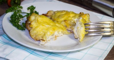 Филе курицы на французский манер под майонезом в духовке