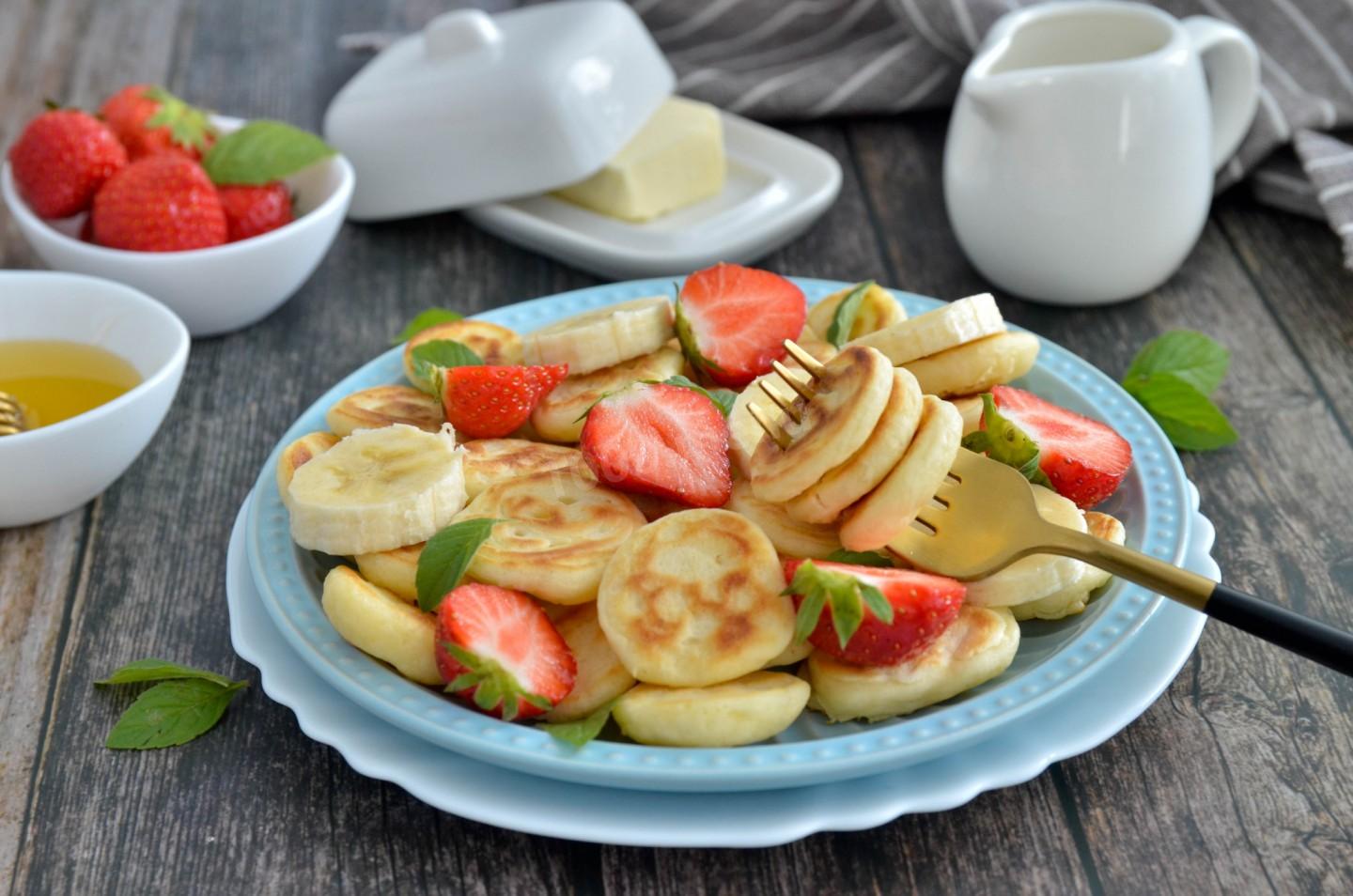 Панкейки с колбасой и сыром