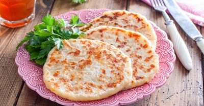 Сырные лепешки на сковороде