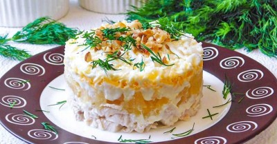 Салат курица ананасы сыр яйцо на день рождения