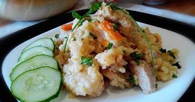 Плов из круглого риса с куркумой и свининой