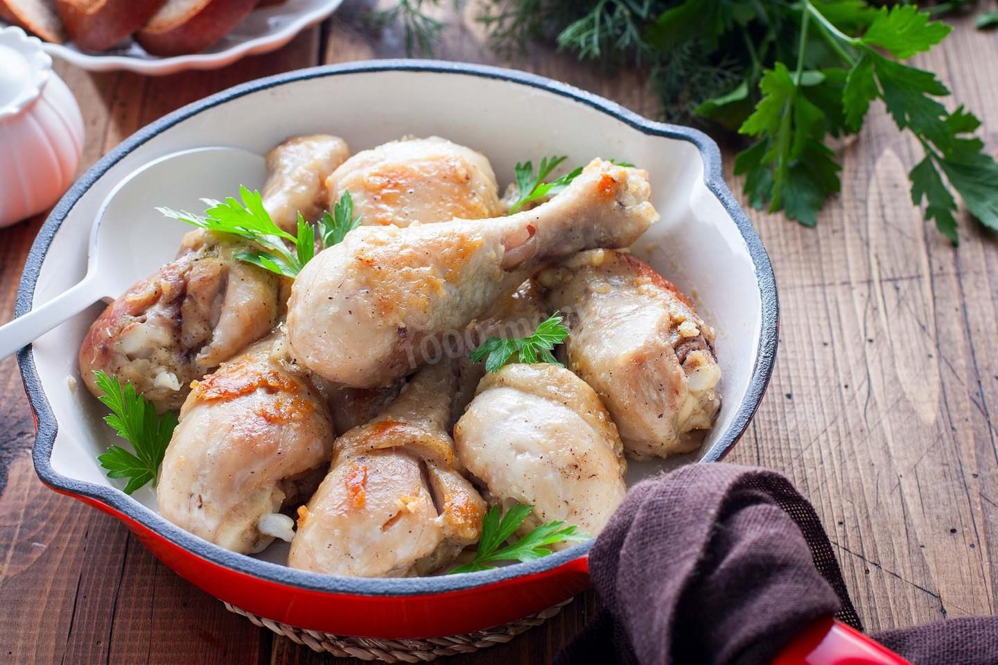 Голень куриная рецепты простой. Куриные голени на сковороде. Куриная голень вареная. Вареные куриные ножки. Отварные куриные голени.