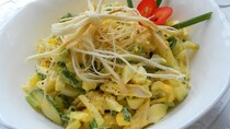 Салат із сиром косичка і куркою
