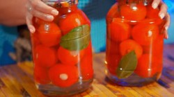 маринованные помидорчики с чесноком. Смотреть фото маринованные помидорчики с чесноком. Смотреть картинку маринованные помидорчики с чесноком. Картинка про маринованные помидорчики с чесноком. Фото маринованные помидорчики с чесноком