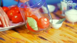 маринованные помидорчики с чесноком. Смотреть фото маринованные помидорчики с чесноком. Смотреть картинку маринованные помидорчики с чесноком. Картинка про маринованные помидорчики с чесноком. Фото маринованные помидорчики с чесноком