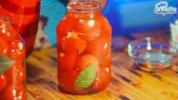 маринованные помидорчики с чесноком. Смотреть фото маринованные помидорчики с чесноком. Смотреть картинку маринованные помидорчики с чесноком. Картинка про маринованные помидорчики с чесноком. Фото маринованные помидорчики с чесноком