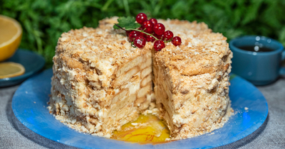 Торт Наполеон без выпечки из слоеного печенья с кремом