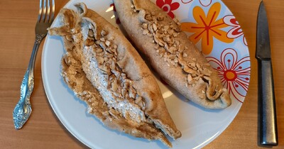 песочный пирожок с печёным яблоком и грецким орехом