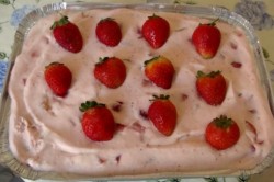 Рецепт крема клубника со сливками. krem na jelatine iogurte i slivkax s klubnikoi dlya torta 1597645779 10 min. Рецепт крема клубника со сливками фото. Рецепт крема клубника со сливками-krem na jelatine iogurte i slivkax s klubnikoi dlya torta 1597645779 10 min. картинка Рецепт крема клубника со сливками. картинка krem na jelatine iogurte i slivkax s klubnikoi dlya torta 1597645779 10 min. Сливочному крему я отдаю предпочтение гораздо чаще, чем любому другому. Мне очень нравится его нежный вкус, воздушная консистенция и возможность варьировать различные добавки, чтобы получить новые вкусовые ощущения.