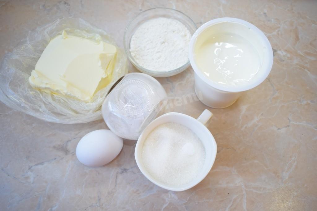 Сметана масло сливочное мука яйца. Сметана яйцо сахар крем. Крем для выравнивания из сметаны. Кокосовый торт с заварным кремом. Сыр творожный для крема Cooking.